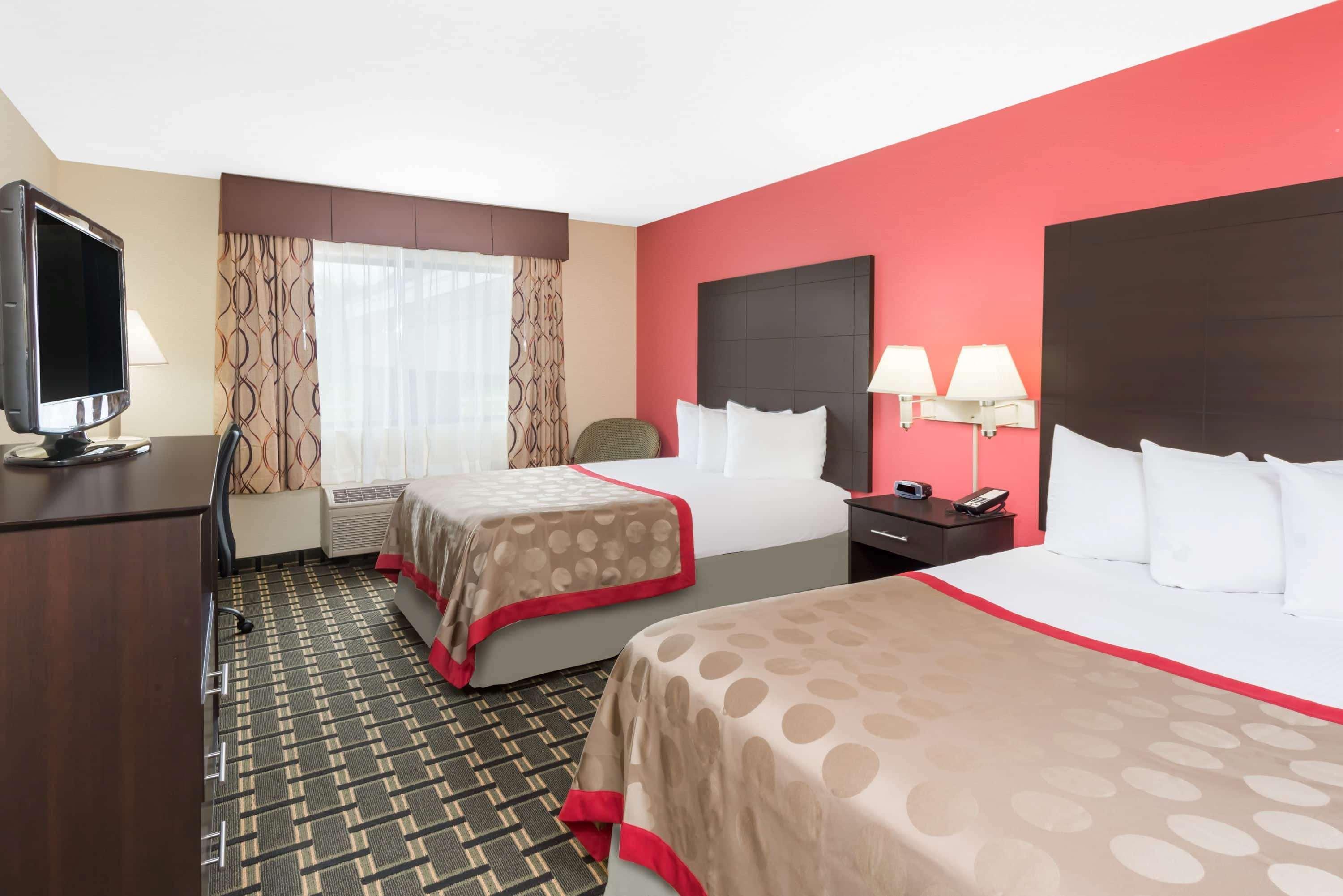 Ramada By Wyndham Vandalia Buitenkant foto