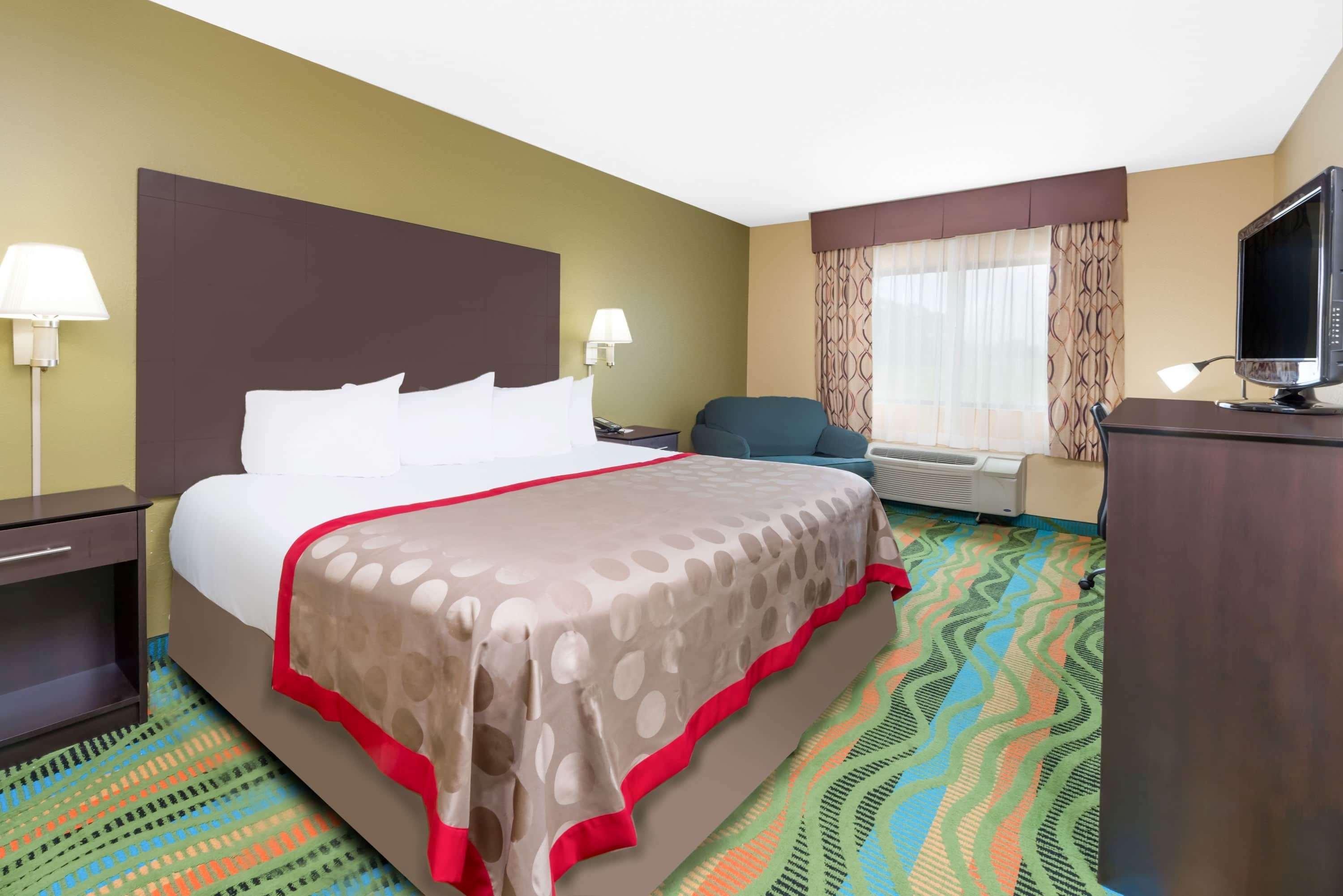 Ramada By Wyndham Vandalia Buitenkant foto